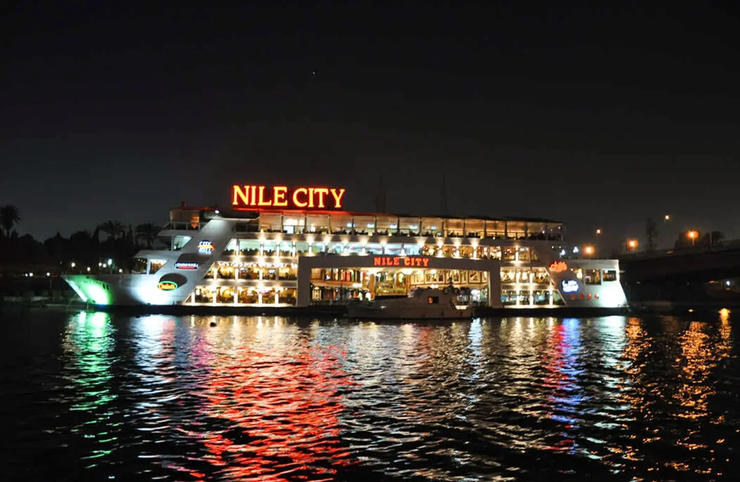Cairo Nile Dinner Cruise — Live Music & Lights on the River